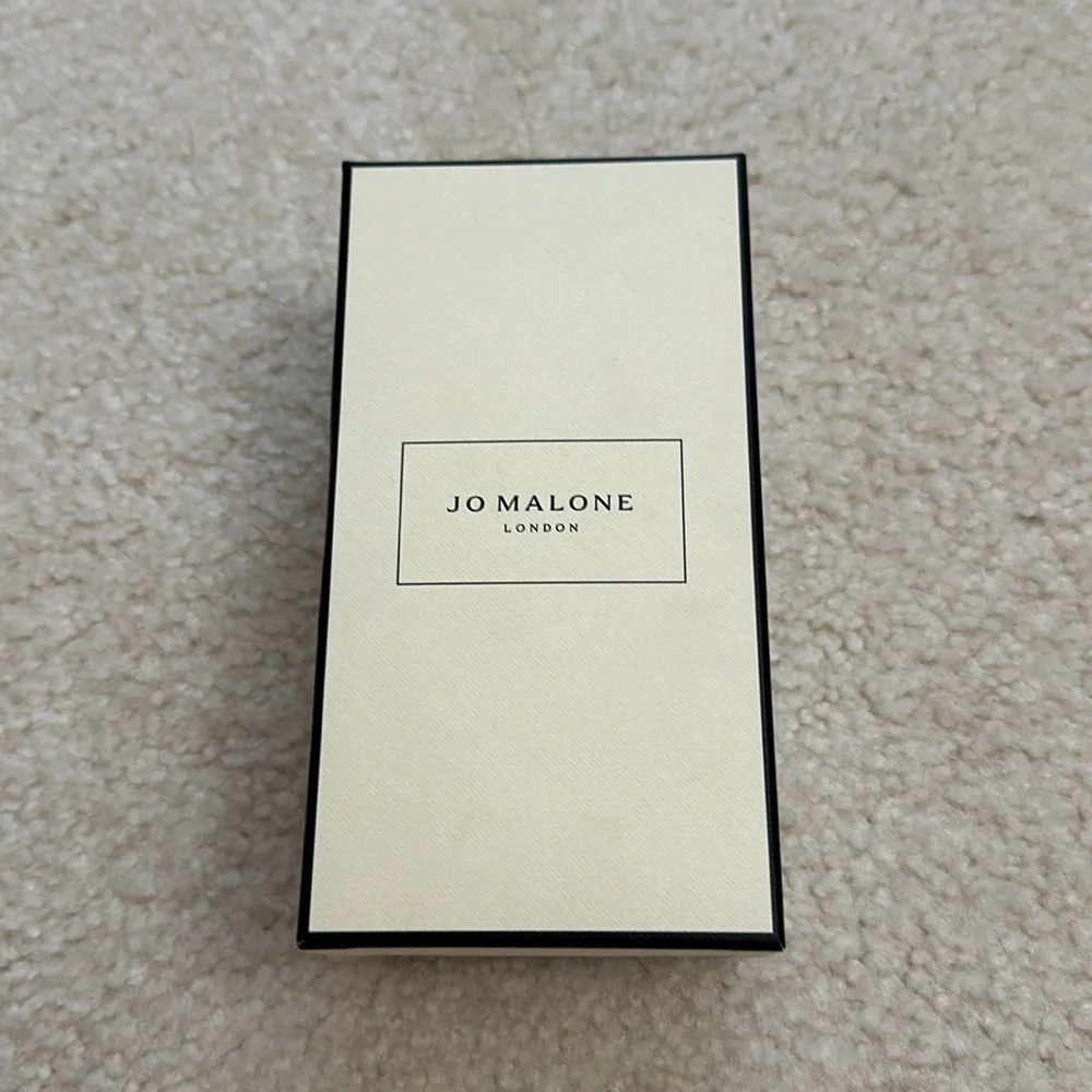 Jo Malone Gift Box - Picture 3 of 5